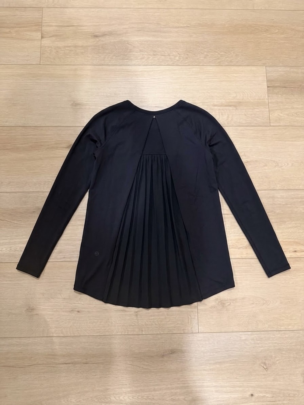 Lululemon Long-Sleeve Pleated Back Top - Women Size 6